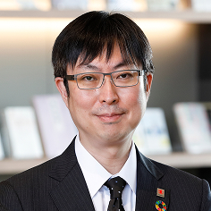 三春 洋介